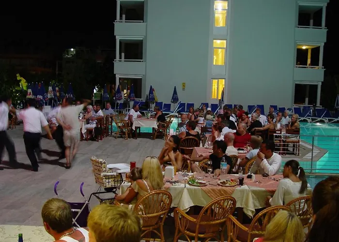 Candan Aparthotel 4*