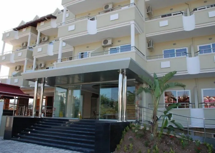 Candan Aparthotel 4*