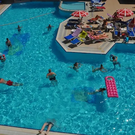 Candan Marmaris