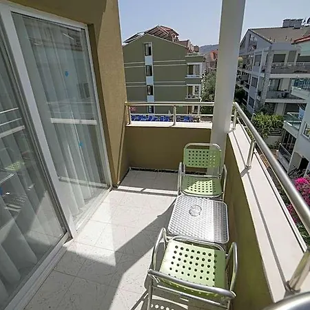 Candan Hotel apartamentowy 4*