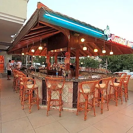 Candan Hotel apartamentowy 4*