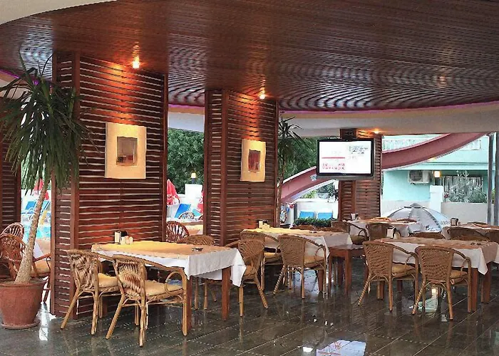 Aparthotel Candan 4*