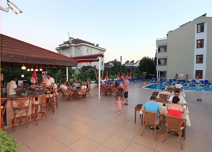 Candan Apartmanhotel 4*